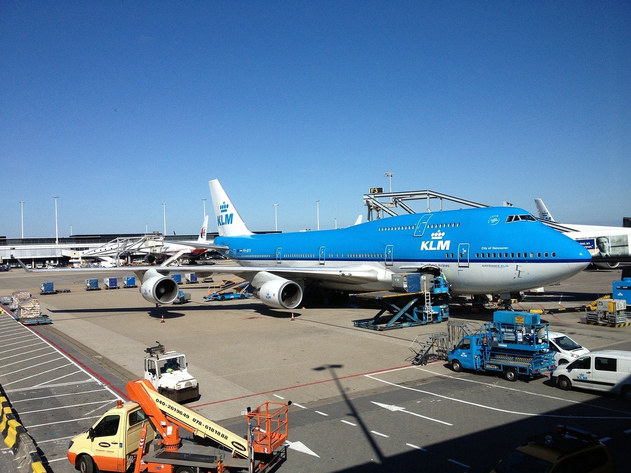 How to contact KLM Airlines customer service?